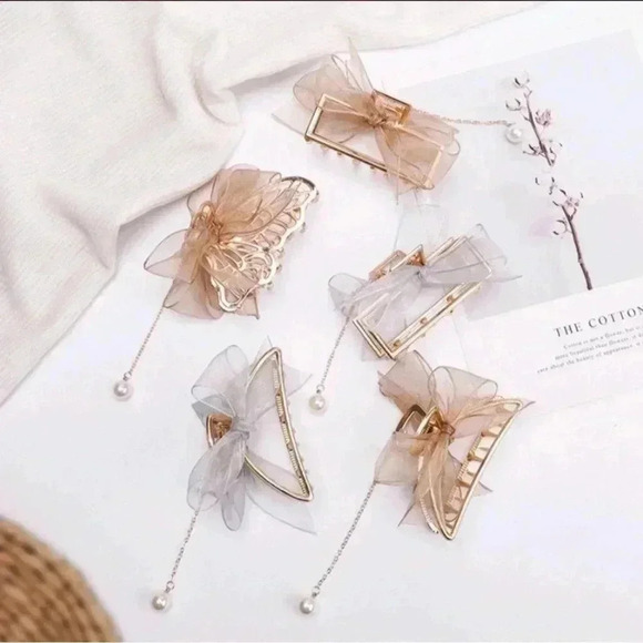 Butterfly claw clip with pearl tassel - Picture 1 of 4